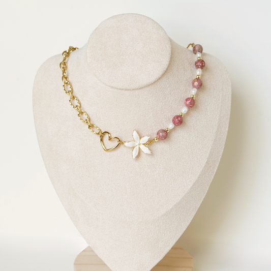 Collier Clara asymétrique rose fait main perles d'eau douce baroque blanches et pierres naturelles les Pepettes Bijoux