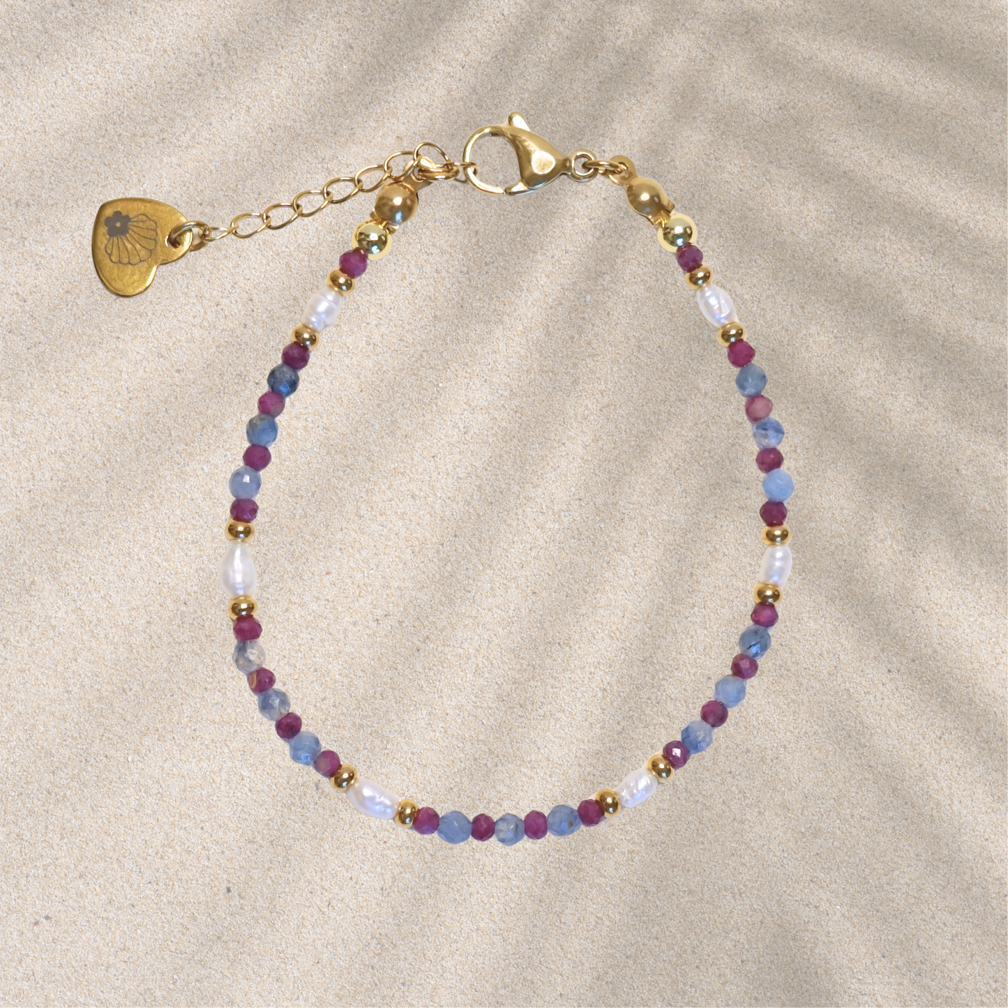 Bracelet fait main doré avec perle d’eau douce et pierres naturelles – cadeau original