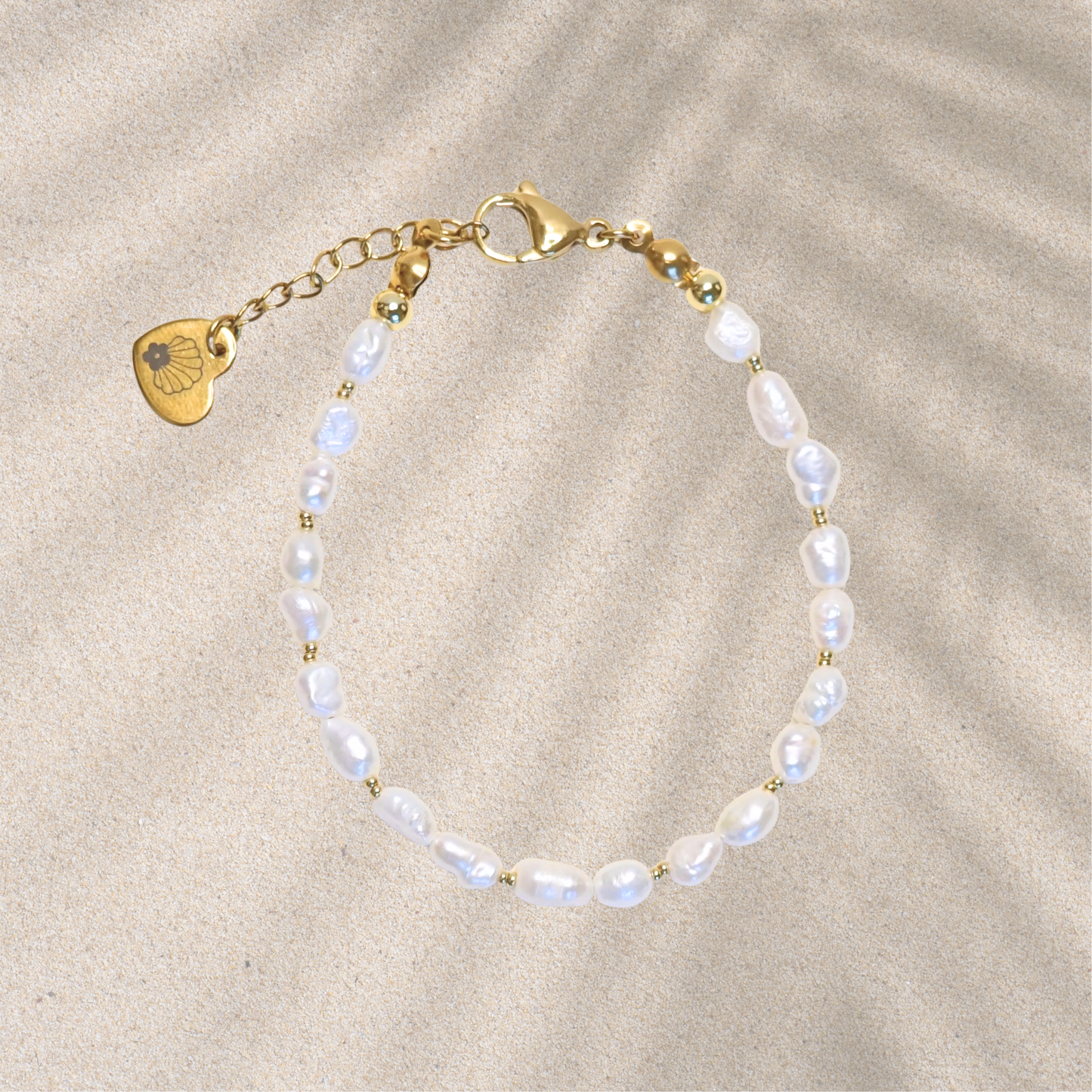 Bracelet fait main doré avec perle d’eau douce – cadeau original