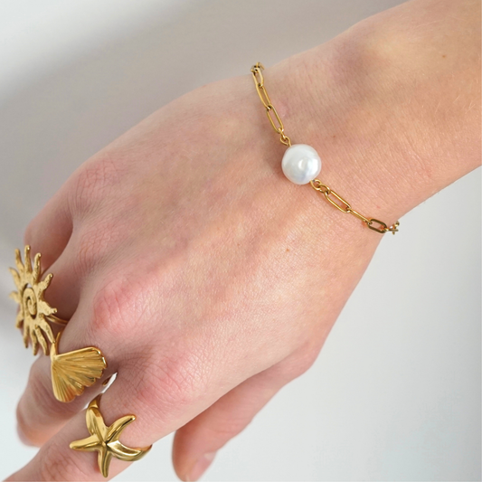 Bracelet fait main doré avec perle d’eau douce – cadeau original