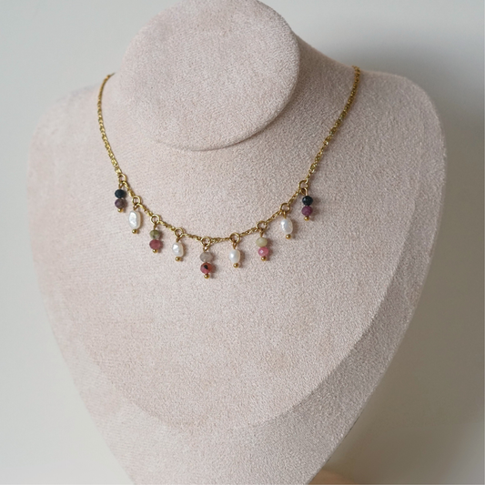 Collier fait main en acier inoxydable avec pendentifs en pierres naturelles et perles d'eau douce – bijou unique