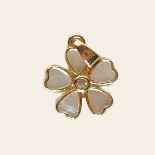 Petite fleur nacre
