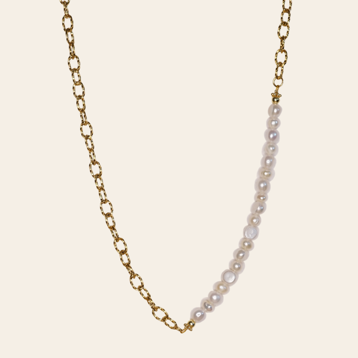 Chaine Laurette moitié perles d'eau douce doré 