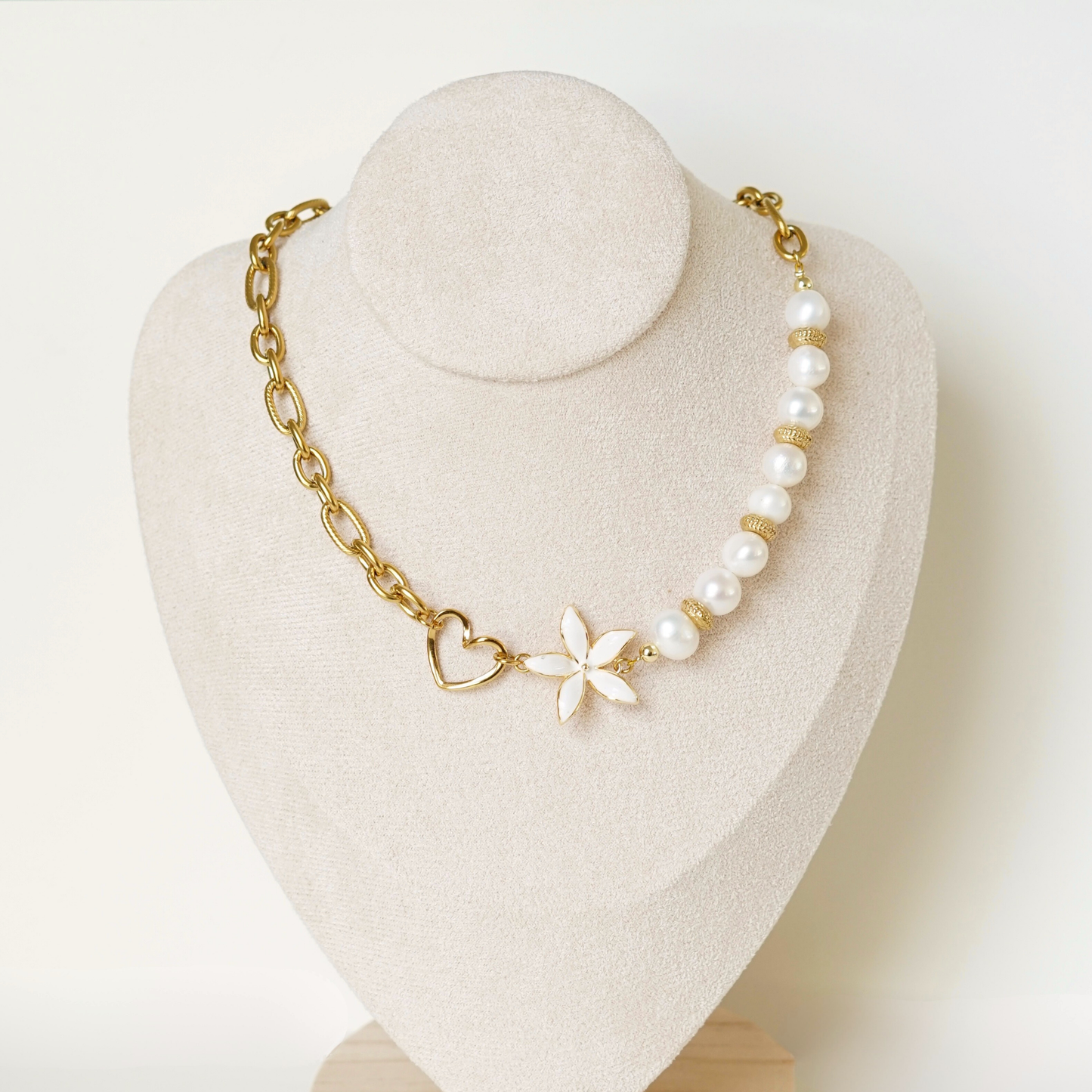 Collier Clara asymétrique blanc fait main perles d'eau douce rondes blanches les Pepettes Bijoux 2