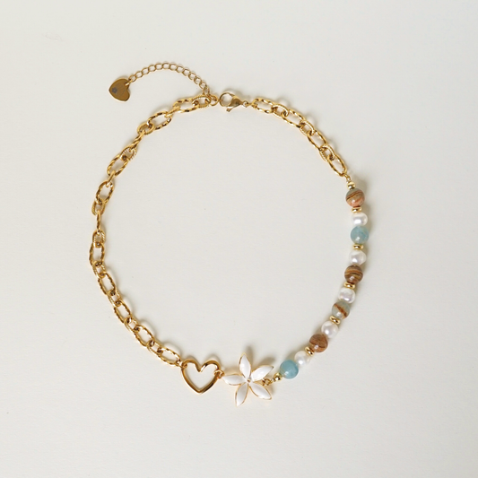 Collier Clara bleu et beige a plat, pierres naturelles et perles d'eau douce 