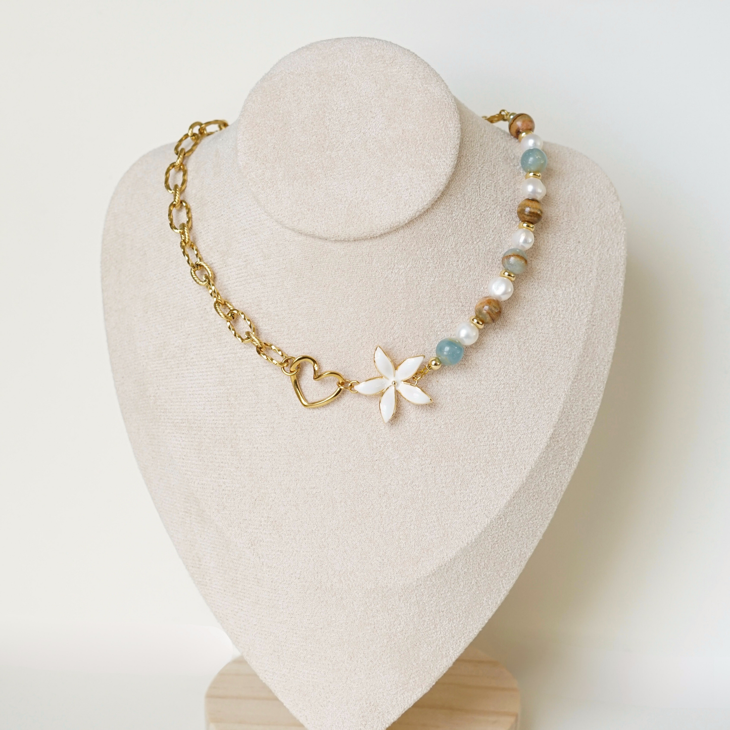 Collier Clara asymétrique bleu fait main perle d'eau douce ronde et pierres naturelles les Pepettes Bijoux 