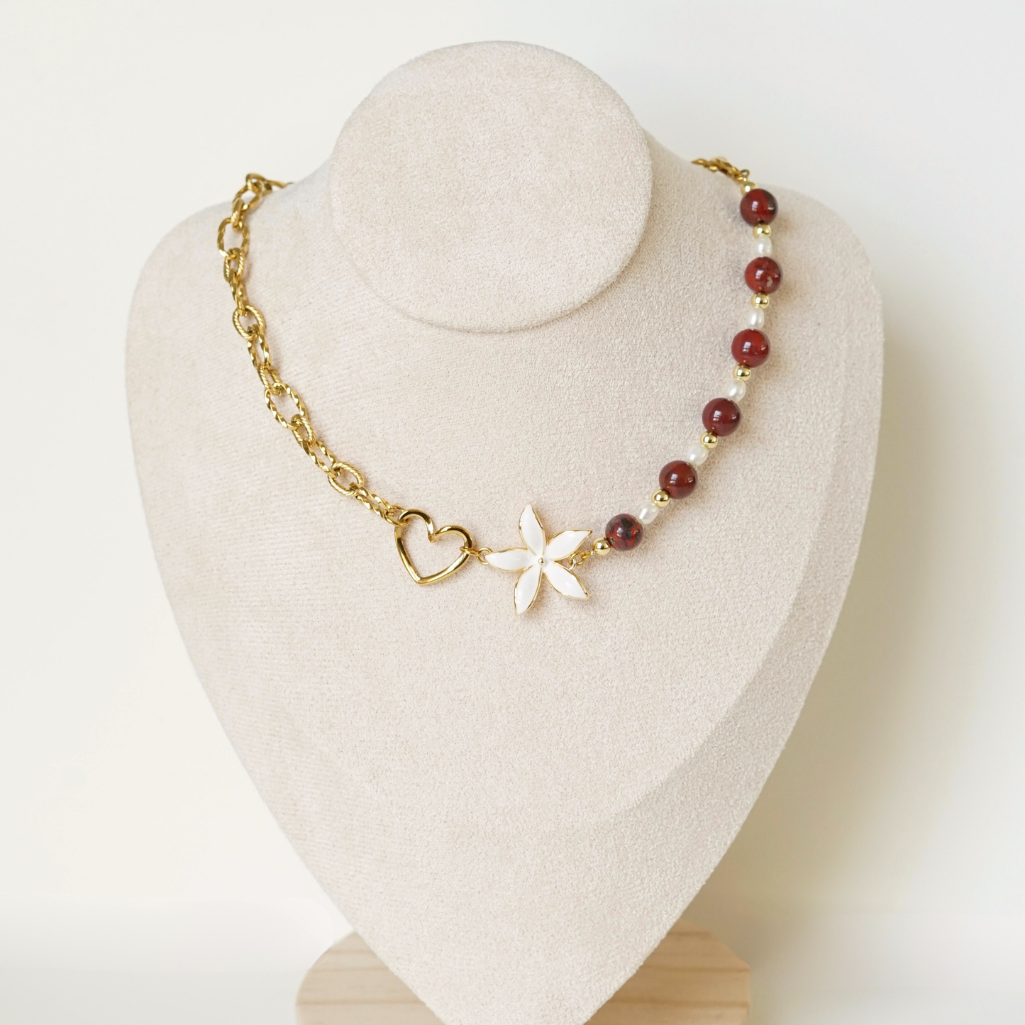 Collier Clara asymétrique rouge fait main perles d'eau douce baroque blanches et pierres naturelles les Pepettes Bijoux 2