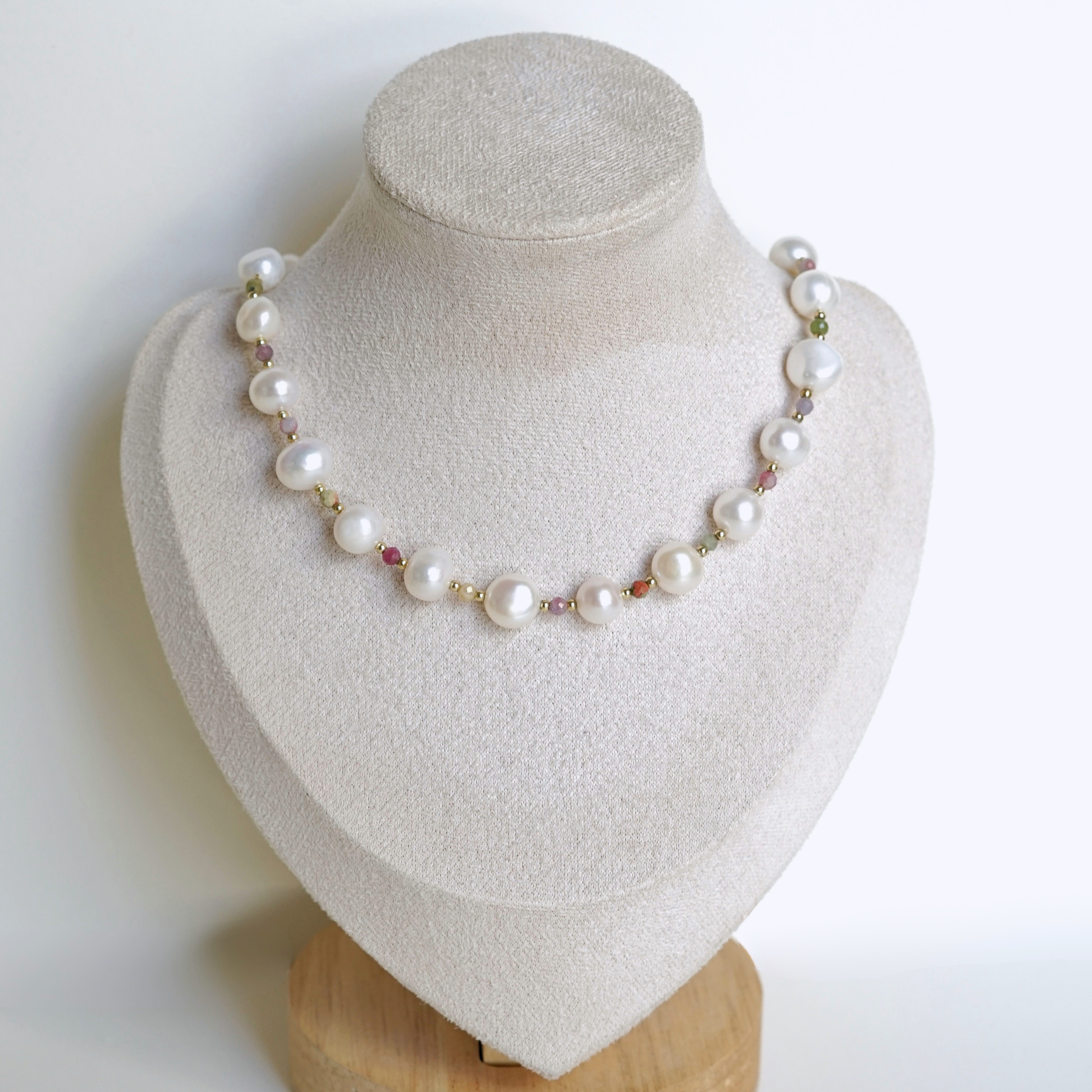Collier Perlea multicolore fait main perles d'eau douce ronde et pierres naturelles Les Pepettes Bijoux 2