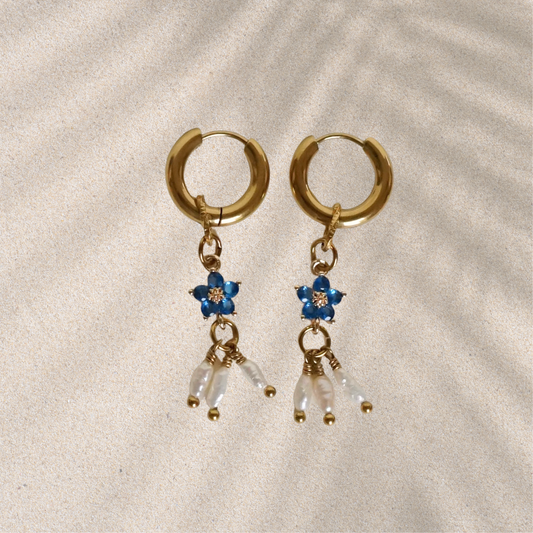 Boucles d'oreilles créoles dorées faites main avec perles d'eau douce – idée cadeau spéciale