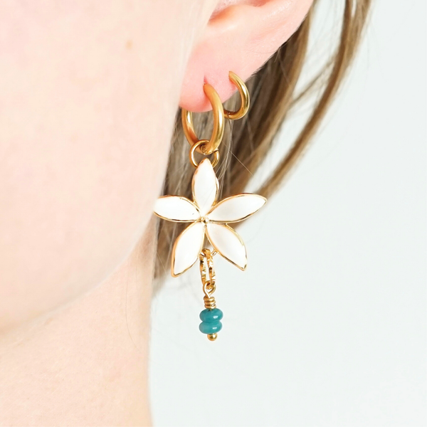 Boucles d'oreilles créoles dorées faites main avec pierres naturelles – idée cadeau spéciale