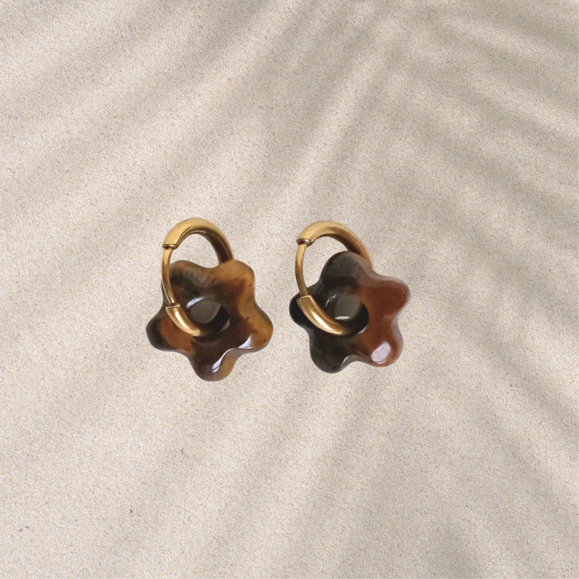 Boucles d'oreilles créoles faites main avec fleurs interchangeables en pierres naturelles – bijou artisanal original