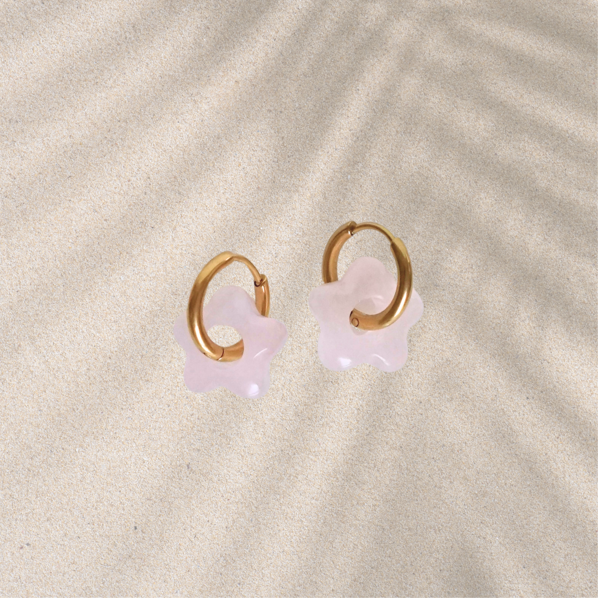 Boucles d'oreilles créoles faites main avec fleurs interchangeables en pierres naturelles  – bijou artisanal original