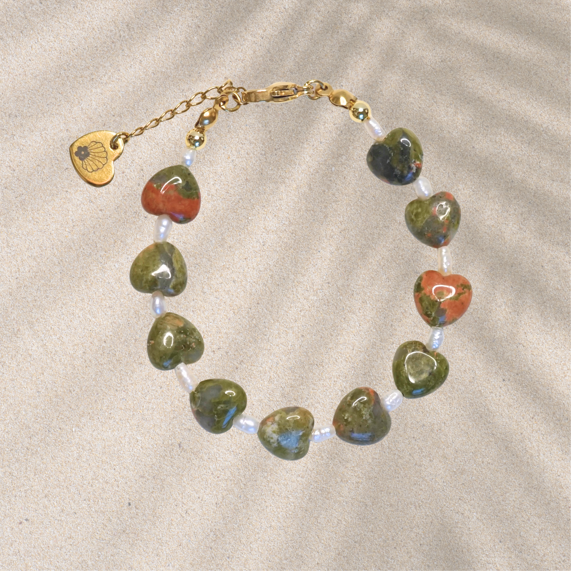 Bracelet fait main doré avec perle d’eau douce et pierres naturelles – cadeau original