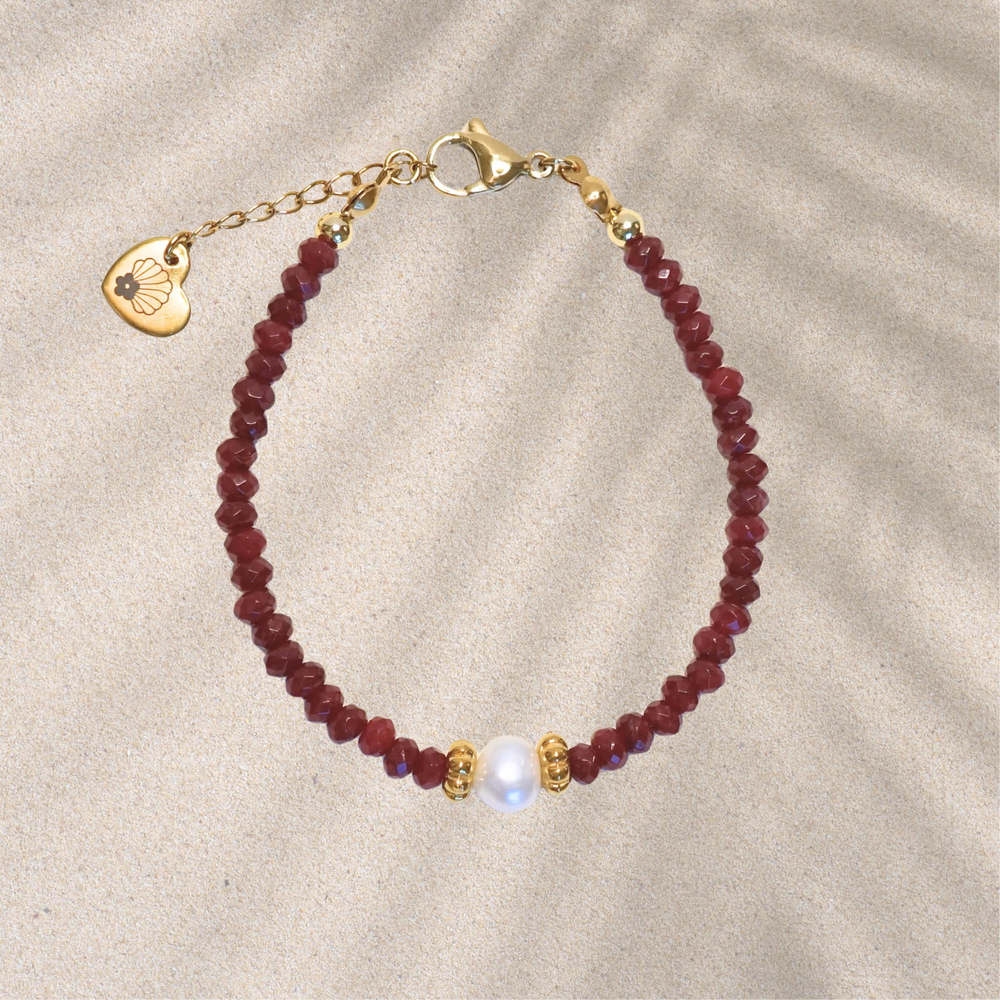 Bracelet fait main doré avec perle d’eau douce et pierres naturelles – cadeau original