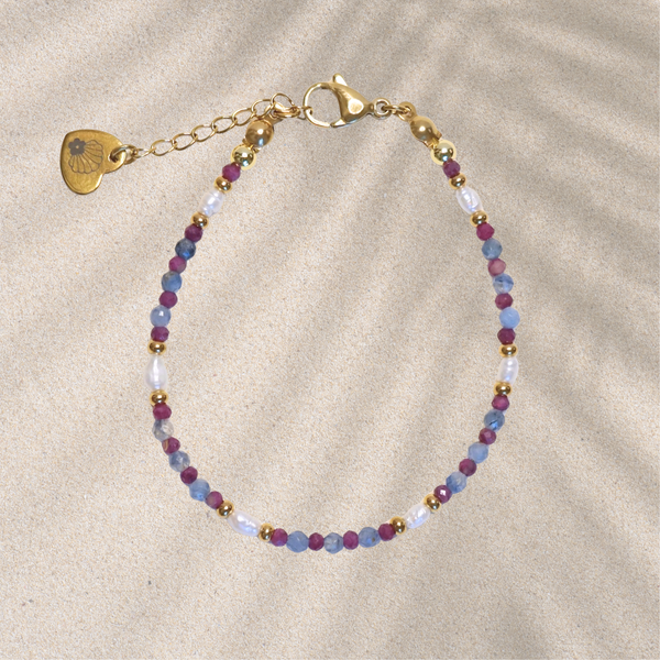 Bracelet fait main doré avec perle d’eau douce et pierres naturelles – cadeau original