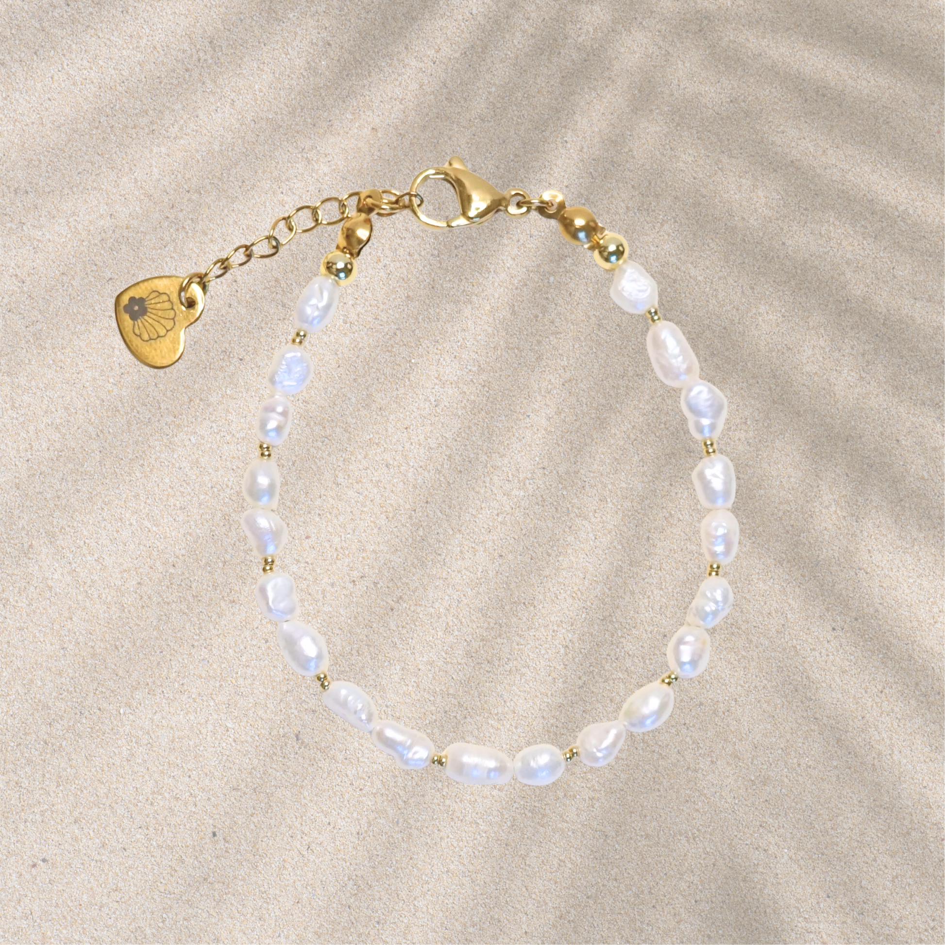 Bracelet fait main doré avec perle d’eau douce – cadeau original