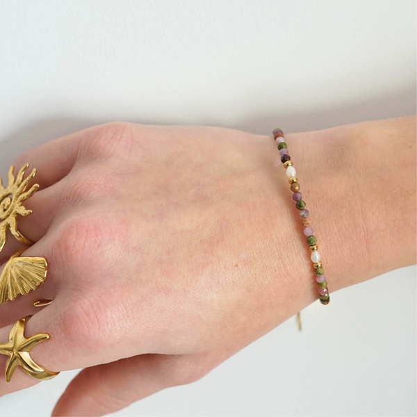 Bracelet fait main doré avec perle d’eau douce et pierres naturelles – cadeau original