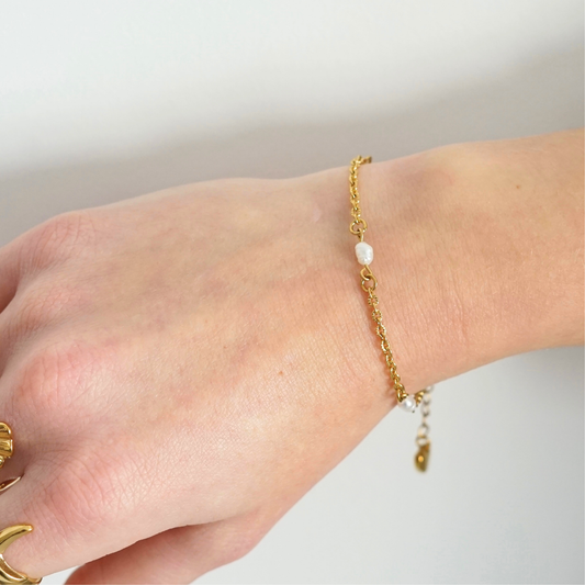 Bracelet fait main doré en acier inoxydable et perles d'eau douce – idée cadeau spéciale