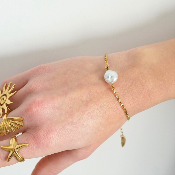Bracelet fait main doré avec perle d’eau douce – cadeau original