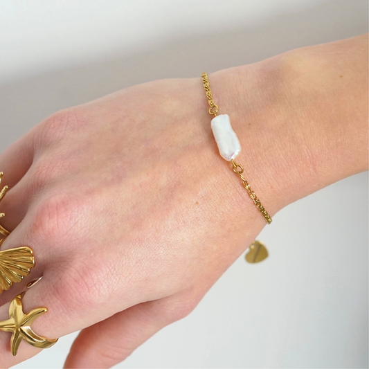 Bracelet fait main doré avec perle d’eau douce – cadeau original