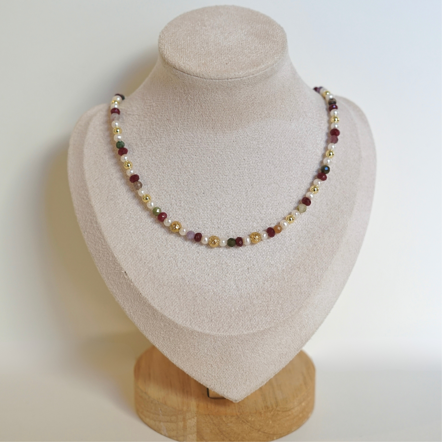 Collier fait main en acier inoxydable avec pierres naturelles et perles d'eau douce – bijou unique