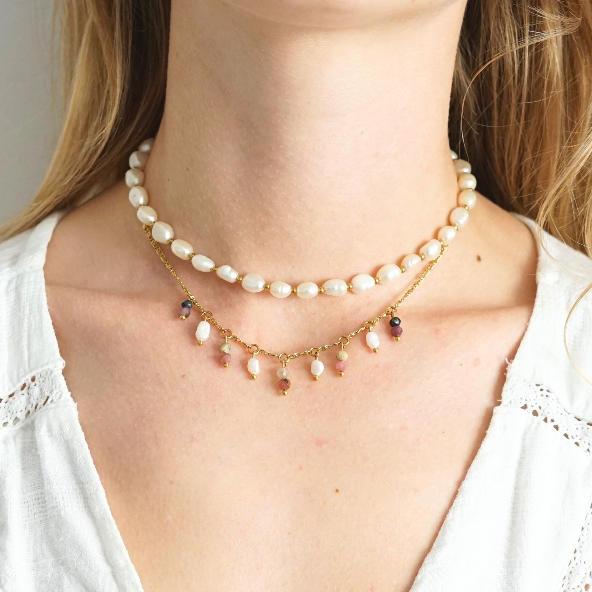 Collier fait main en acier inoxydable avec pendentifs en pierres naturelles et perles d'eau douce – bijou unique