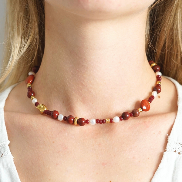 Collier fait main asymétrique en acier inoxydable avec pierres naturelles et perles d'eau douce – bijou unique