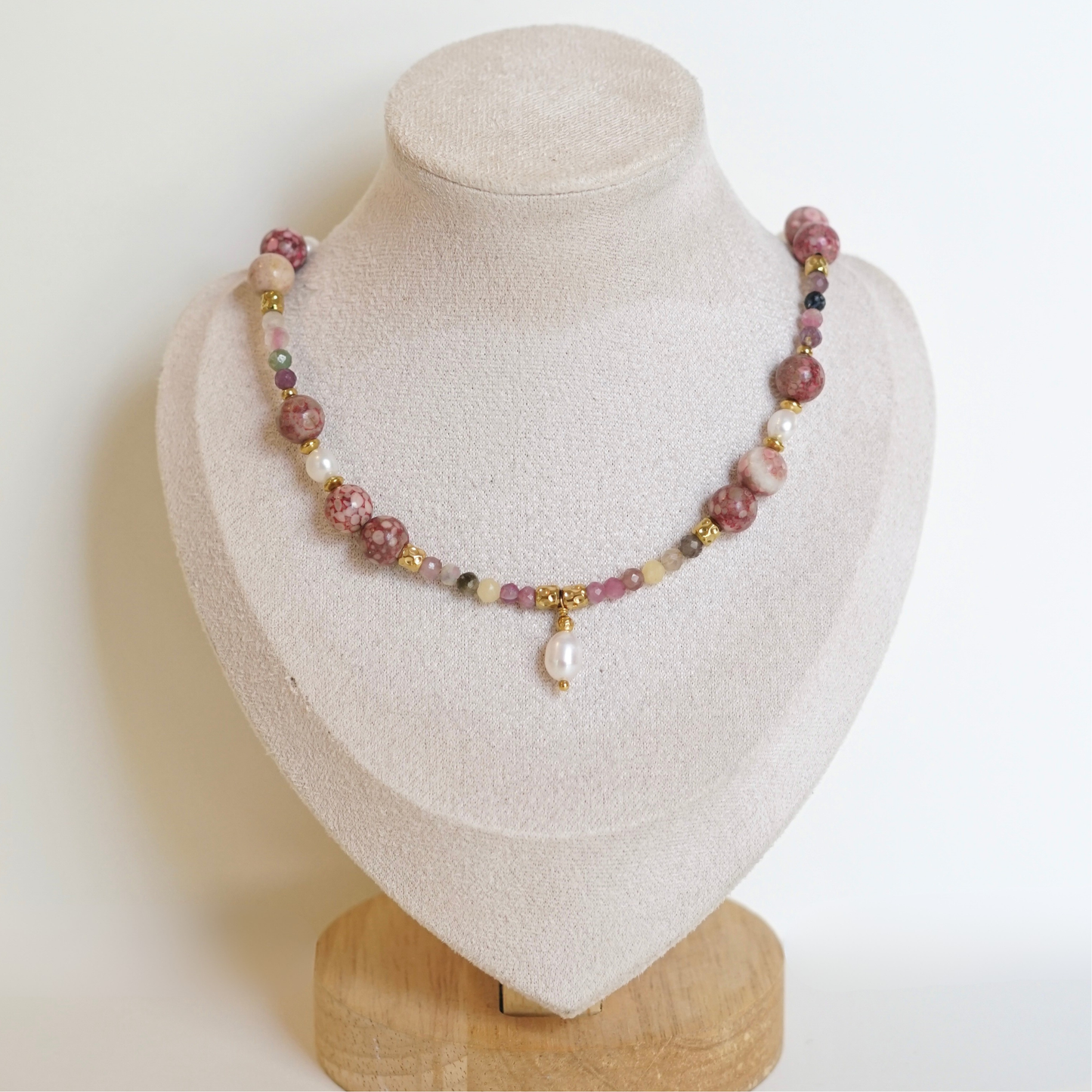 Collier fait main en acier inoxydable avec pierres naturelles et perles d'eau douce – pendentif perle d'eau douce, bijou unique