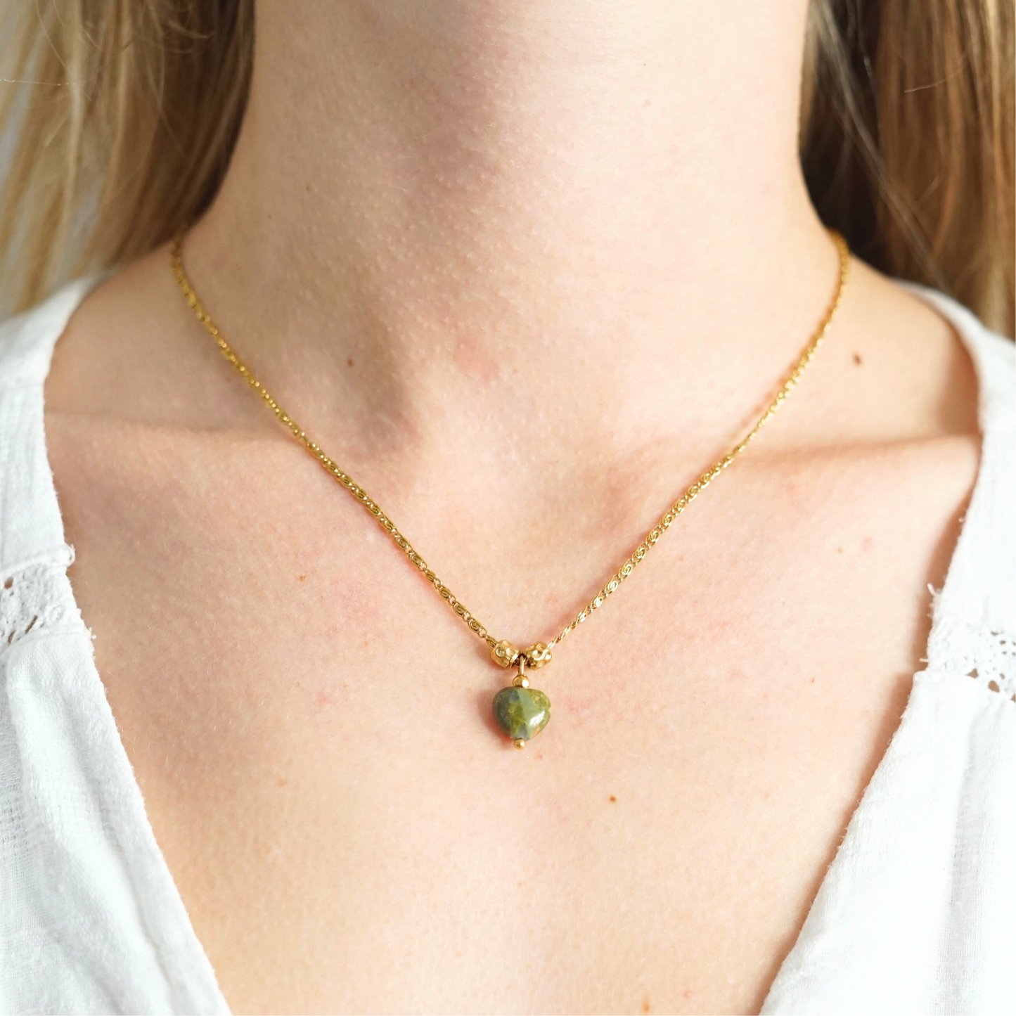 Collier doré fait main en acier inoxydable avec pierres naturelles – bijou unique