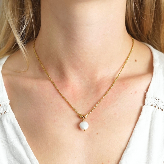 Collier doré fait main en acier inoxydable avec perle d'eau douce – bijou unique